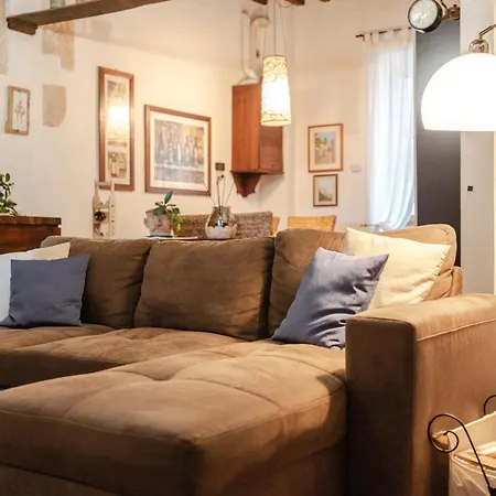 La Casa Degli Esposti Ad アパート アンギアーリ